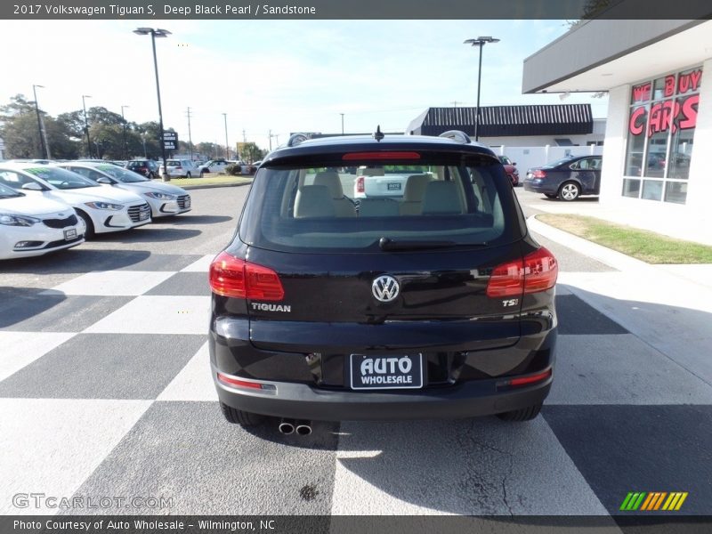 Deep Black Pearl / Sandstone 2017 Volkswagen Tiguan S