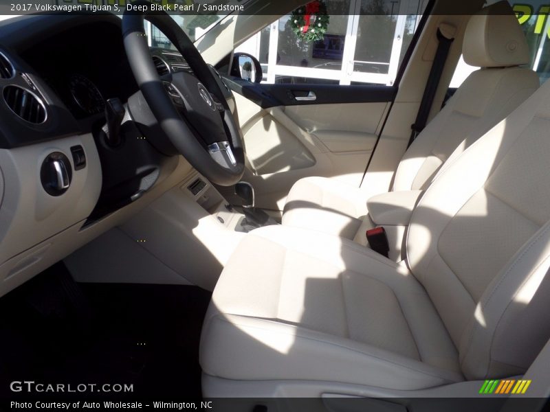 Deep Black Pearl / Sandstone 2017 Volkswagen Tiguan S