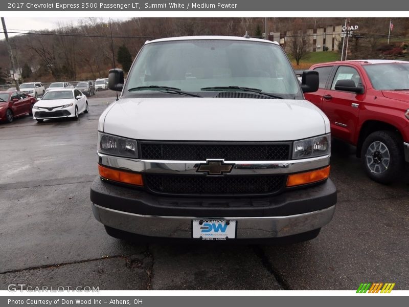 Summit White / Medium Pewter 2017 Chevrolet Express 3500 Passenger LT