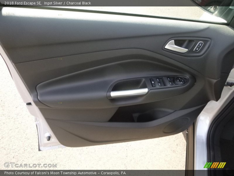 Ingot Silver / Charcoal Black 2018 Ford Escape SE
