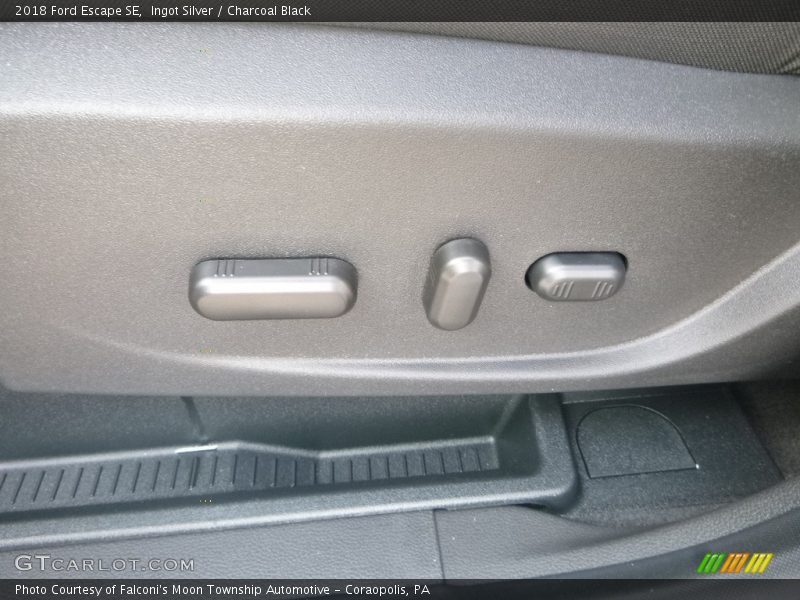 Ingot Silver / Charcoal Black 2018 Ford Escape SE