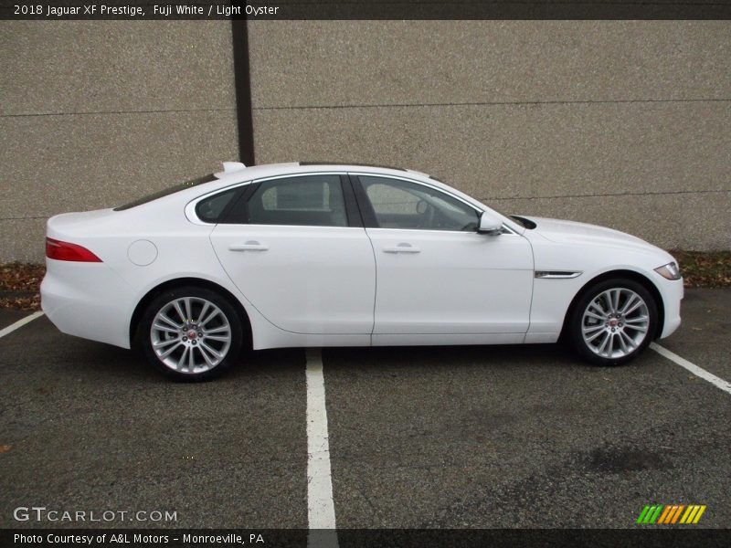 Fuji White / Light Oyster 2018 Jaguar XF Prestige