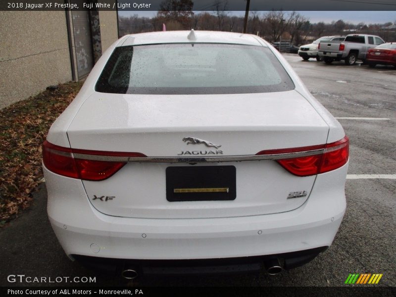 Fuji White / Light Oyster 2018 Jaguar XF Prestige
