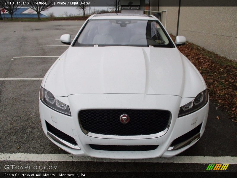 Fuji White / Light Oyster 2018 Jaguar XF Prestige