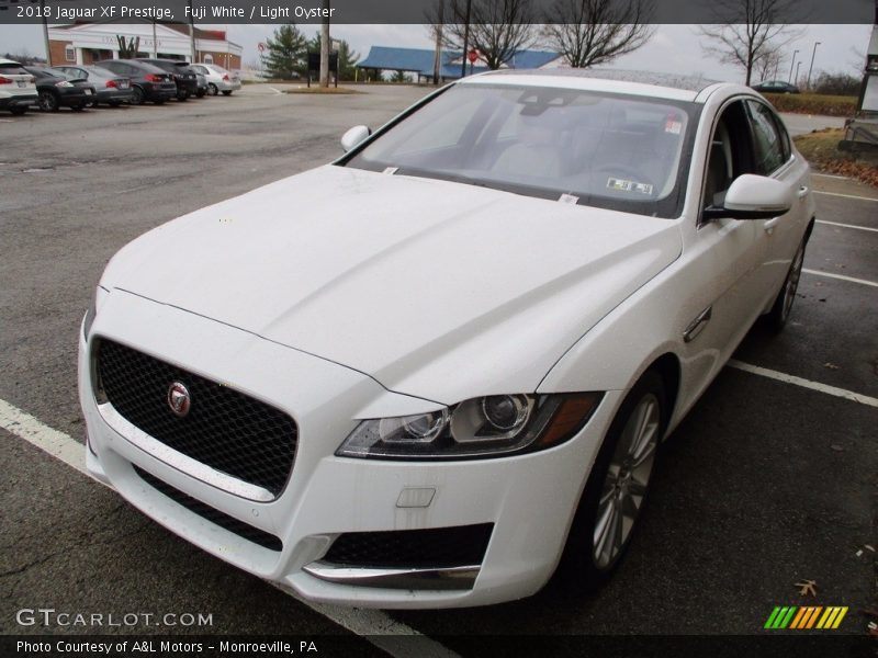 Fuji White / Light Oyster 2018 Jaguar XF Prestige