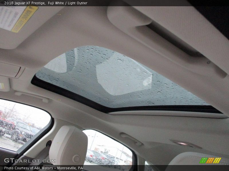Fuji White / Light Oyster 2018 Jaguar XF Prestige