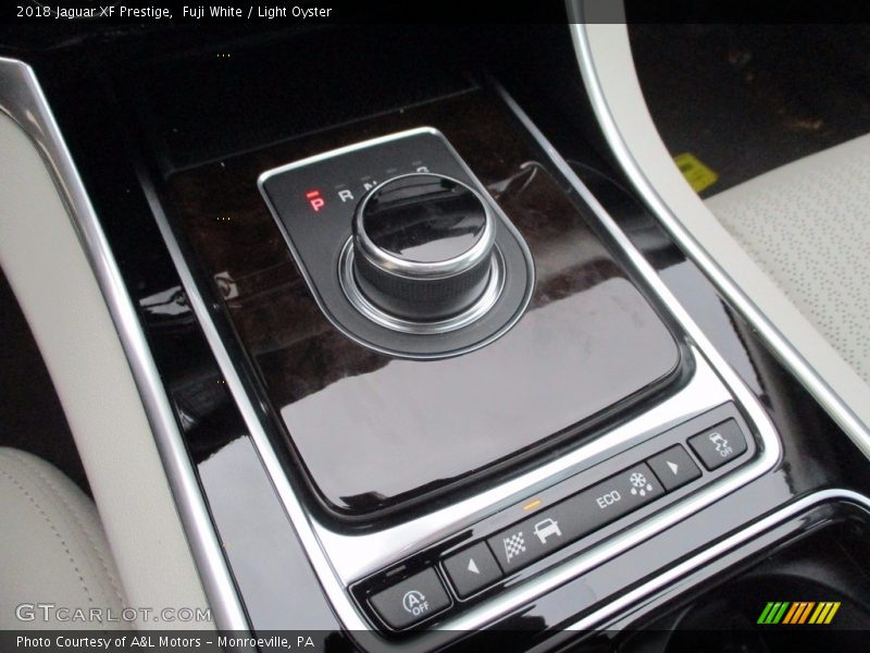 Fuji White / Light Oyster 2018 Jaguar XF Prestige