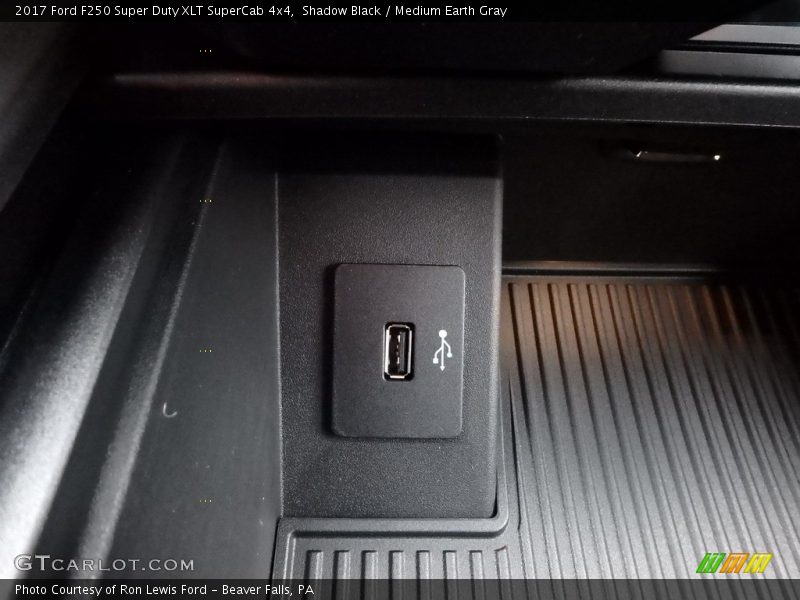 Shadow Black / Medium Earth Gray 2017 Ford F250 Super Duty XLT SuperCab 4x4