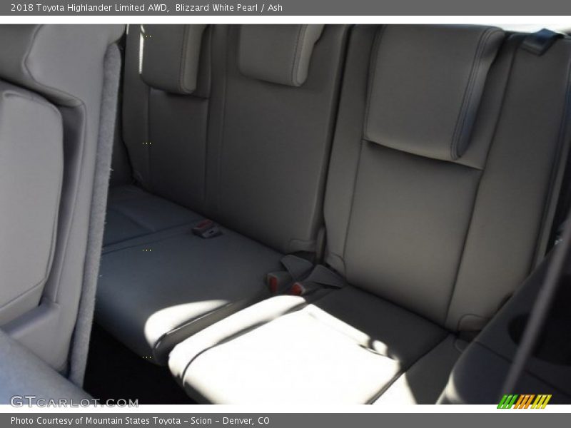 Blizzard White Pearl / Ash 2018 Toyota Highlander Limited AWD