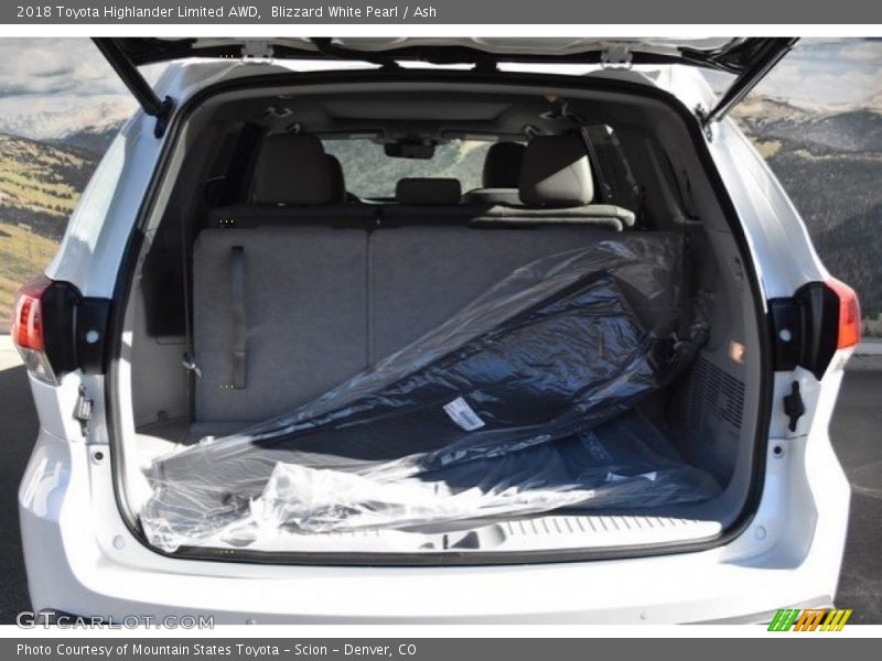 Blizzard White Pearl / Ash 2018 Toyota Highlander Limited AWD