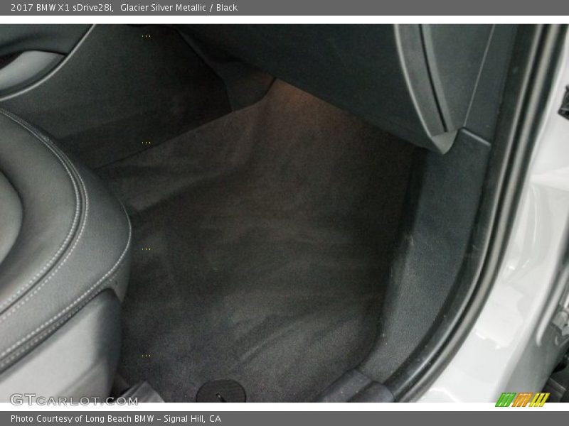 Glacier Silver Metallic / Black 2017 BMW X1 sDrive28i