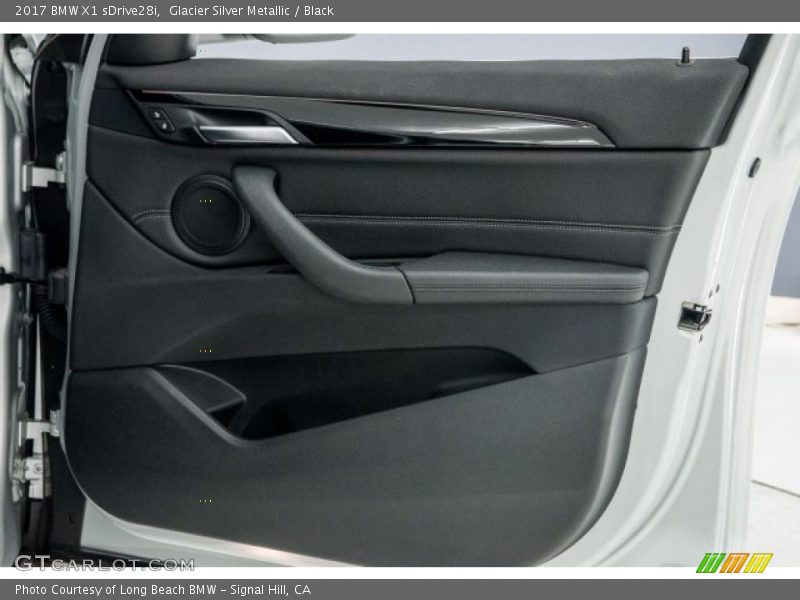 Glacier Silver Metallic / Black 2017 BMW X1 sDrive28i