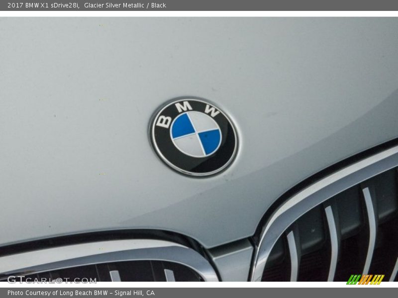 Glacier Silver Metallic / Black 2017 BMW X1 sDrive28i
