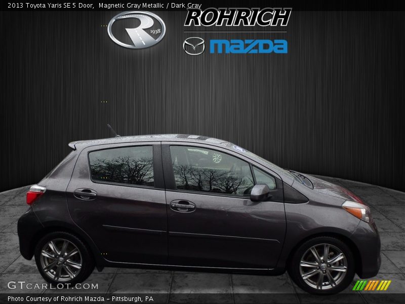 Magnetic Gray Metallic / Dark Gray 2013 Toyota Yaris SE 5 Door