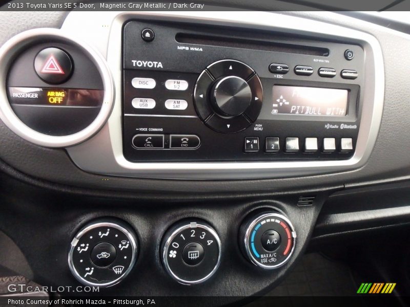 Magnetic Gray Metallic / Dark Gray 2013 Toyota Yaris SE 5 Door
