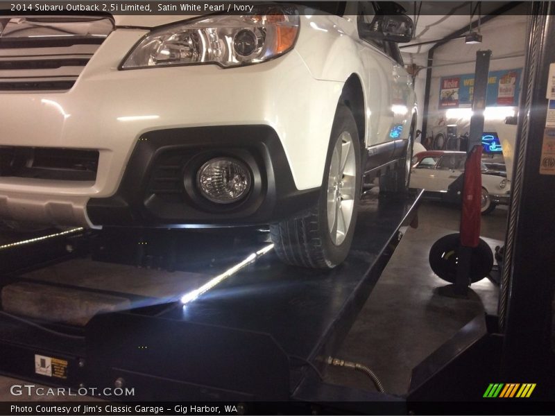 Satin White Pearl / Ivory 2014 Subaru Outback 2.5i Limited