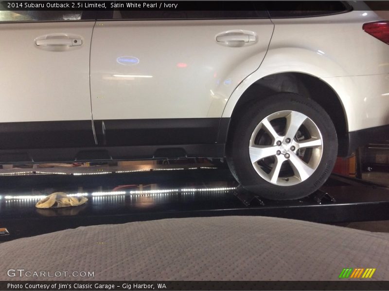 Satin White Pearl / Ivory 2014 Subaru Outback 2.5i Limited
