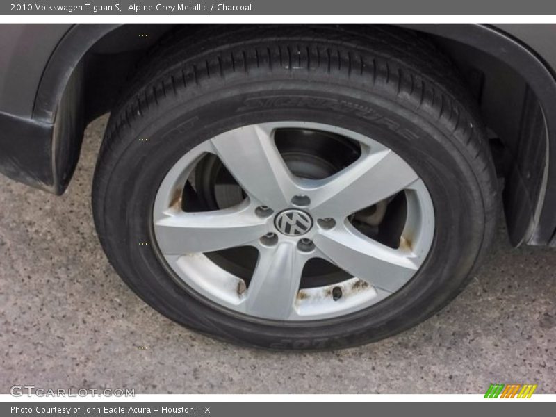 Alpine Grey Metallic / Charcoal 2010 Volkswagen Tiguan S