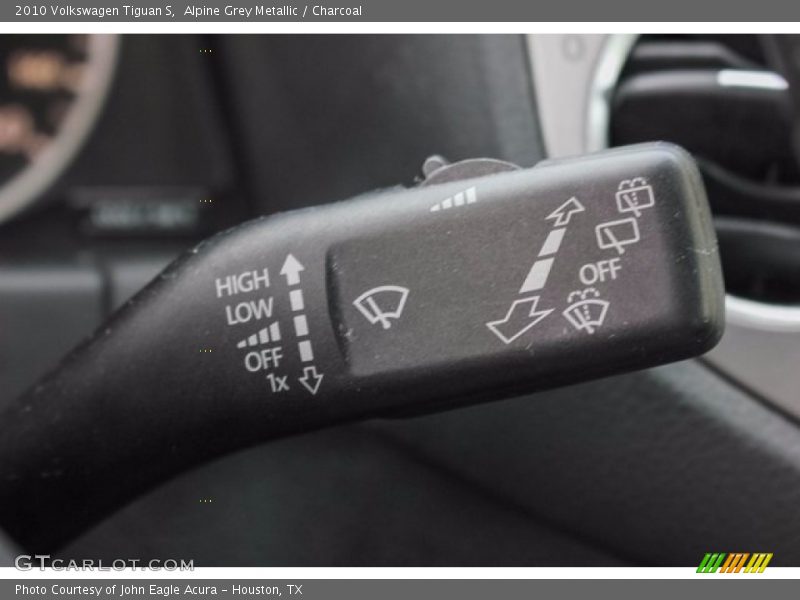 Alpine Grey Metallic / Charcoal 2010 Volkswagen Tiguan S
