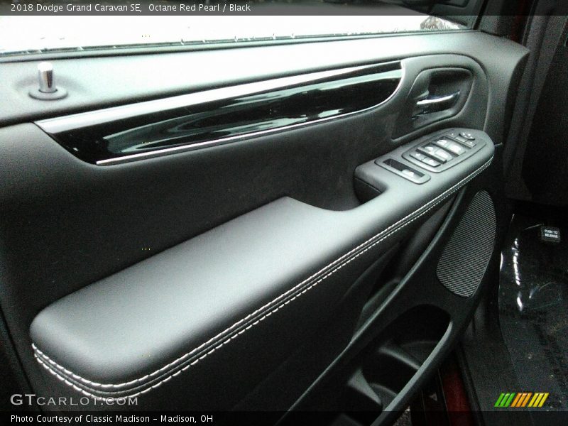 Octane Red Pearl / Black 2018 Dodge Grand Caravan SE