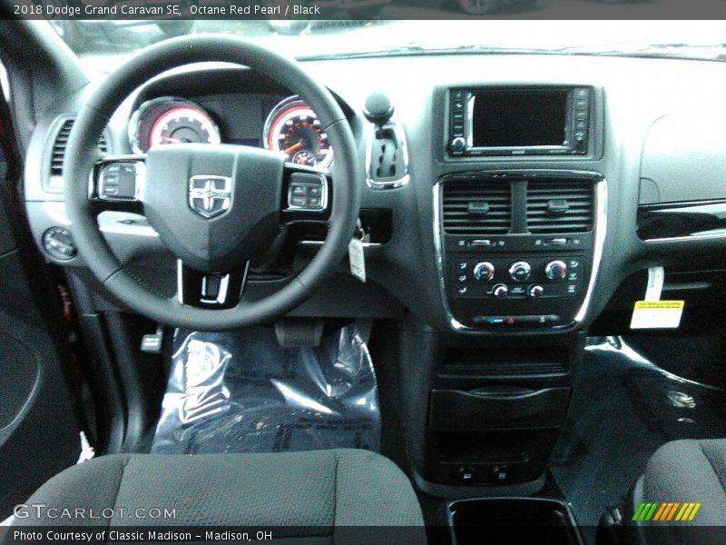 Octane Red Pearl / Black 2018 Dodge Grand Caravan SE