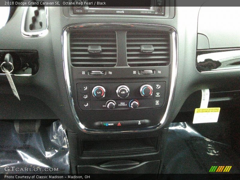 Octane Red Pearl / Black 2018 Dodge Grand Caravan SE