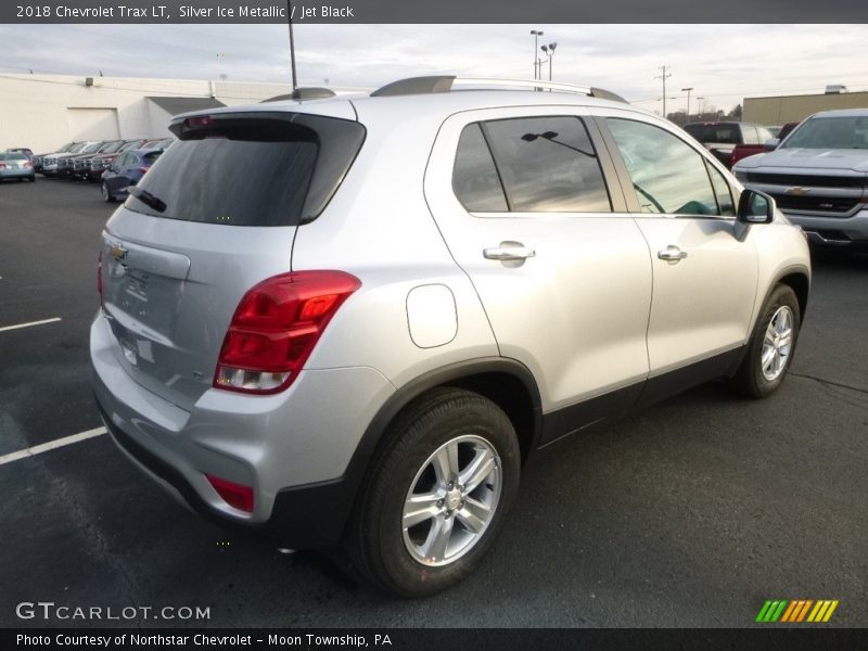 Silver Ice Metallic / Jet Black 2018 Chevrolet Trax LT