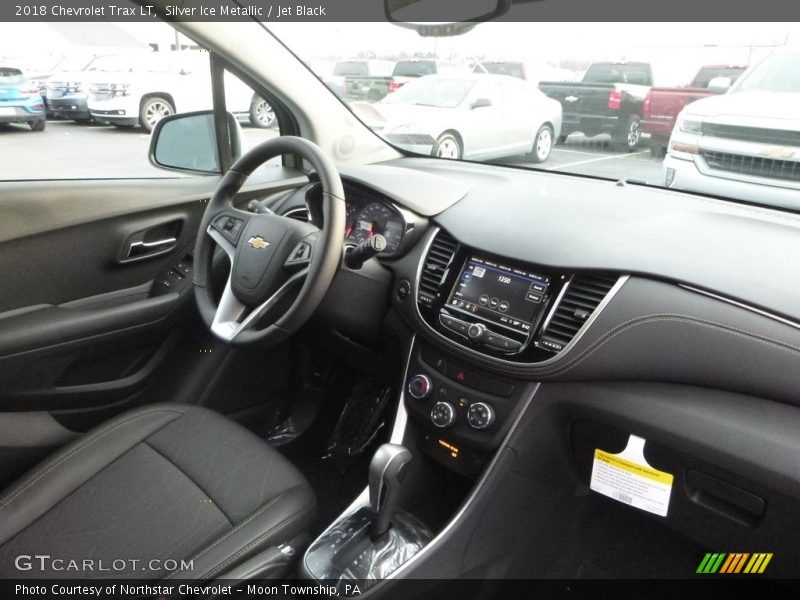 Silver Ice Metallic / Jet Black 2018 Chevrolet Trax LT