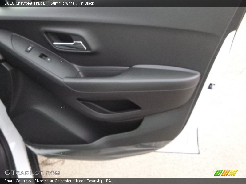 Summit White / Jet Black 2018 Chevrolet Trax LT
