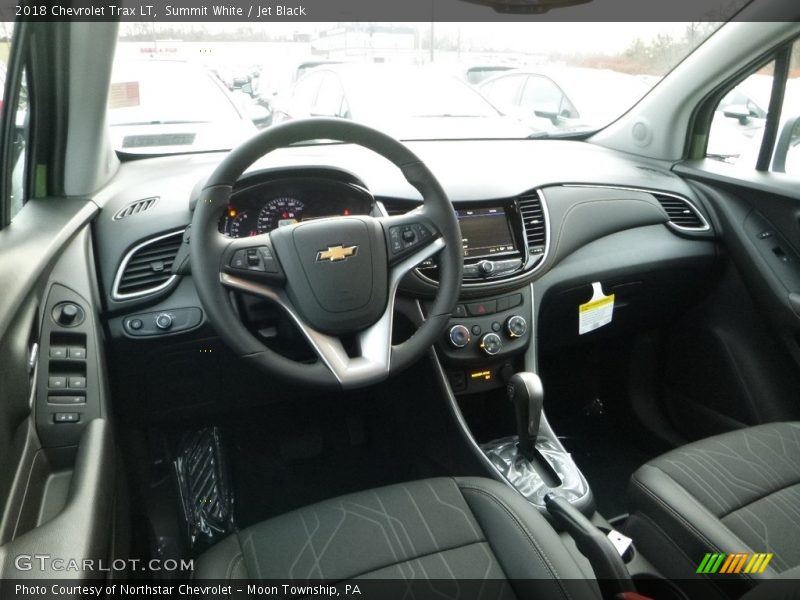 Summit White / Jet Black 2018 Chevrolet Trax LT