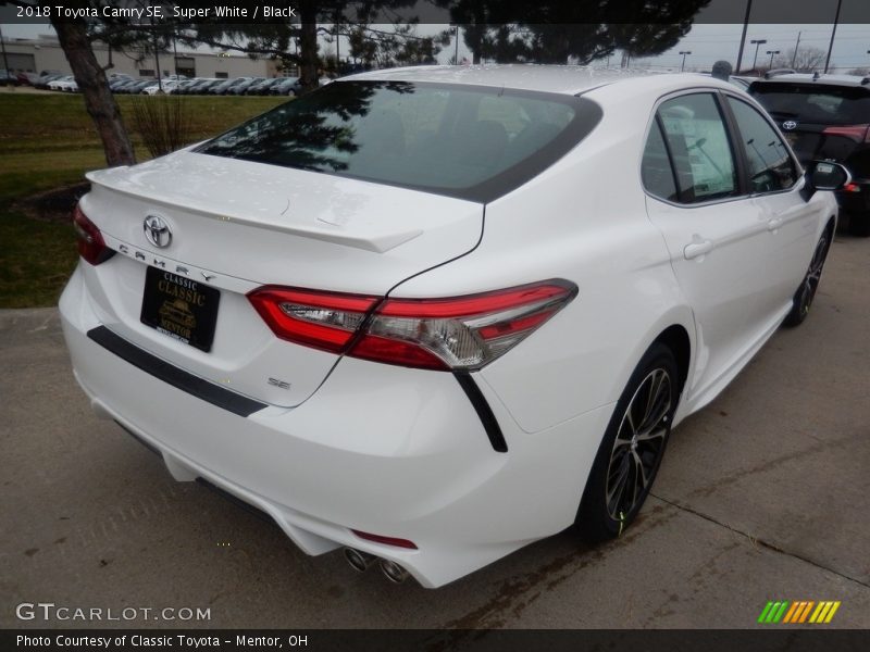 Super White / Black 2018 Toyota Camry SE