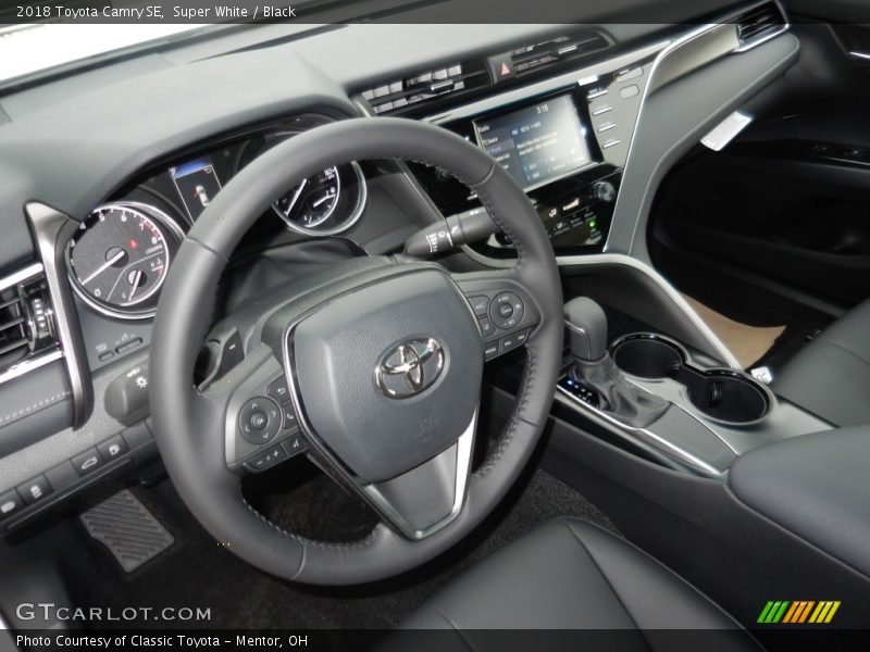 Super White / Black 2018 Toyota Camry SE