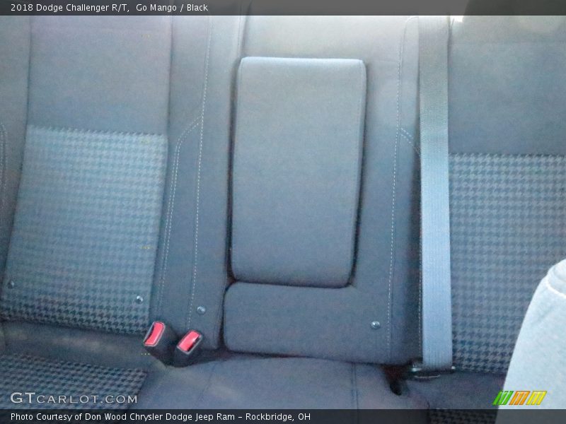 Go Mango / Black 2018 Dodge Challenger R/T
