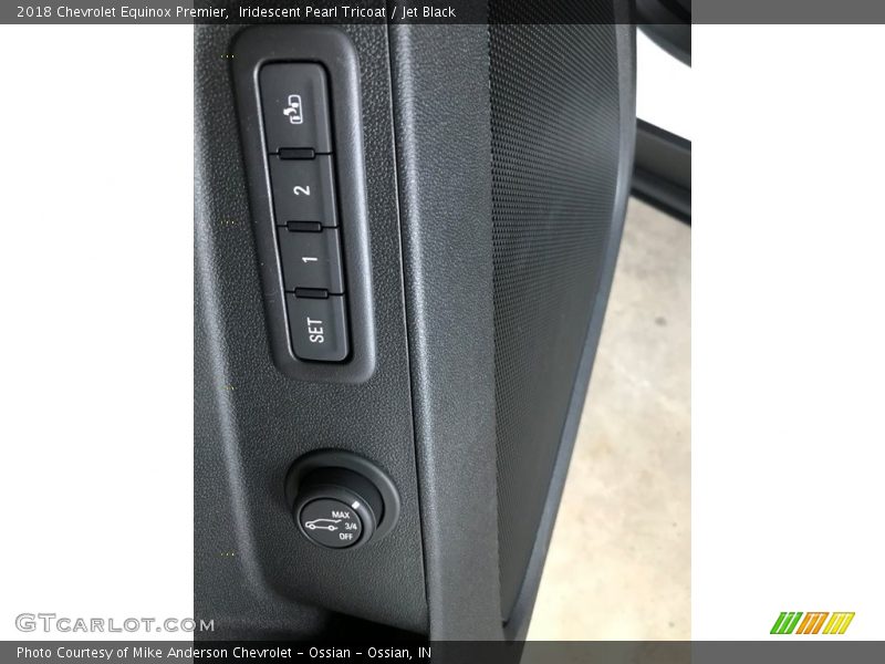 Iridescent Pearl Tricoat / Jet Black 2018 Chevrolet Equinox Premier