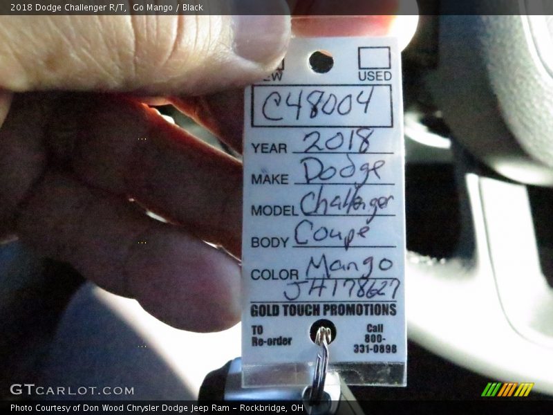 Go Mango / Black 2018 Dodge Challenger R/T