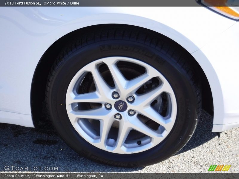 Oxford White / Dune 2013 Ford Fusion SE