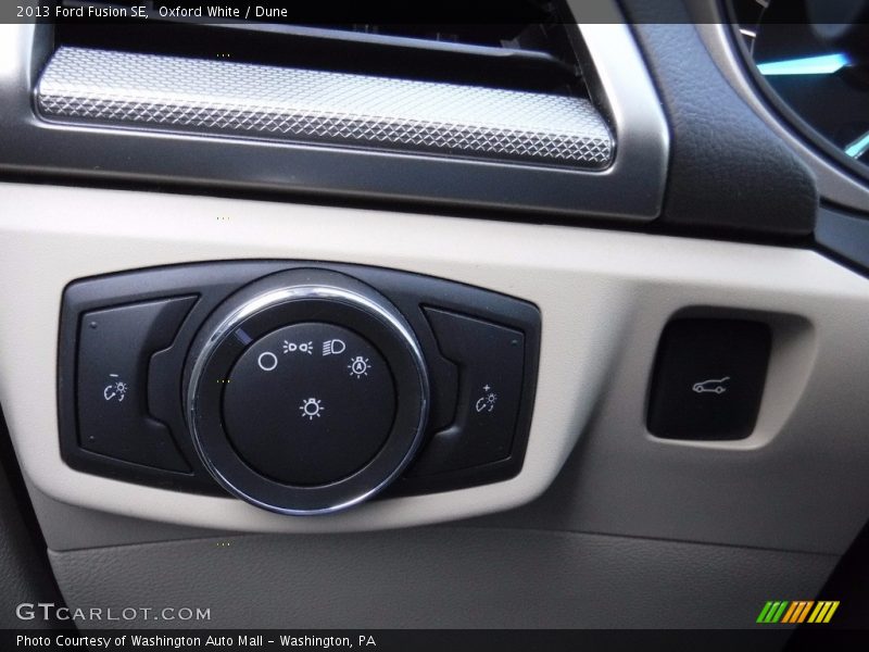 Oxford White / Dune 2013 Ford Fusion SE