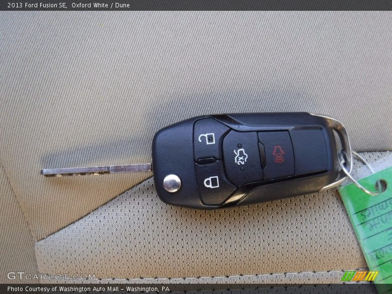 Oxford White / Dune 2013 Ford Fusion SE