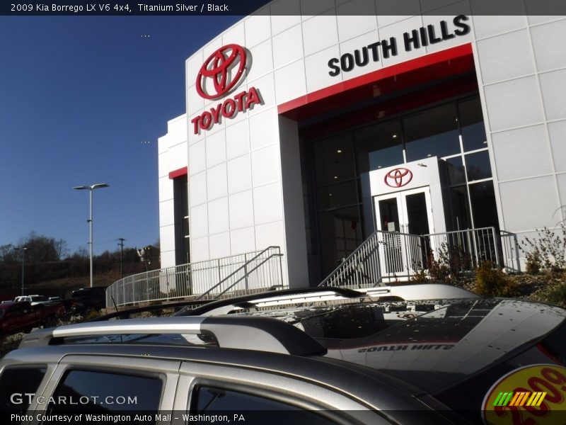 Titanium Silver / Black 2009 Kia Borrego LX V6 4x4