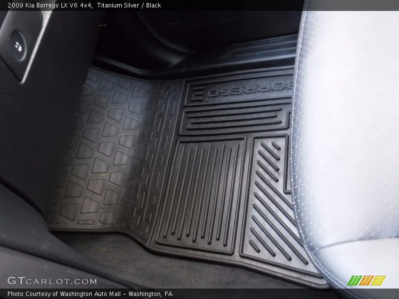 Titanium Silver / Black 2009 Kia Borrego LX V6 4x4