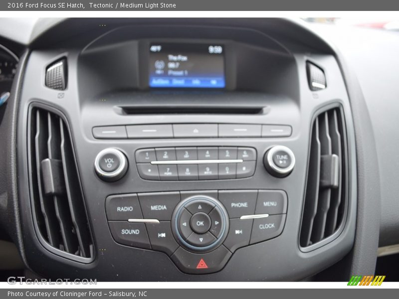 Tectonic / Medium Light Stone 2016 Ford Focus SE Hatch