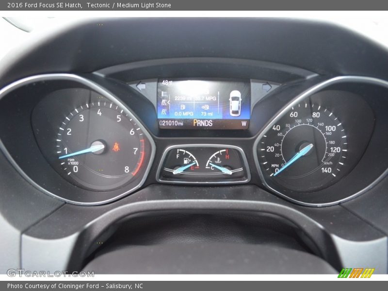 Tectonic / Medium Light Stone 2016 Ford Focus SE Hatch