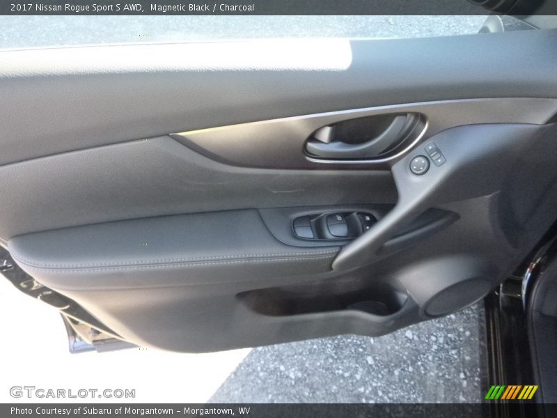 Magnetic Black / Charcoal 2017 Nissan Rogue Sport S AWD