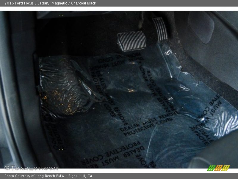 Magnetic / Charcoal Black 2016 Ford Focus S Sedan