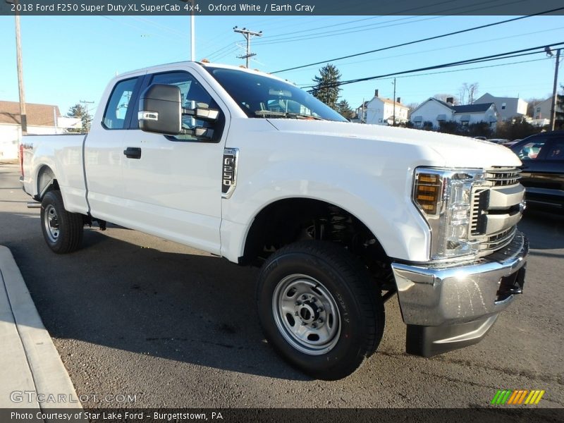 Front 3/4 View of 2018 F250 Super Duty XL SuperCab 4x4