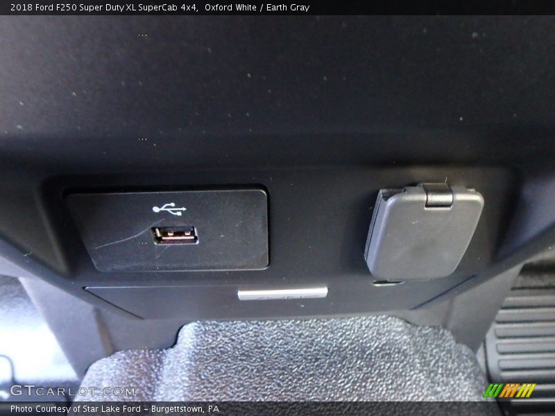 Oxford White / Earth Gray 2018 Ford F250 Super Duty XL SuperCab 4x4
