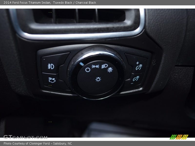 Tuxedo Black / Charcoal Black 2014 Ford Focus Titanium Sedan