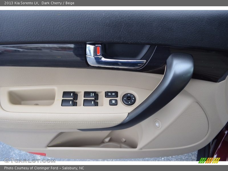 Dark Cherry / Beige 2013 Kia Sorento LX