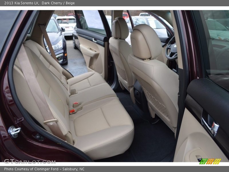 Dark Cherry / Beige 2013 Kia Sorento LX