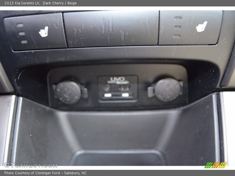Dark Cherry / Beige 2013 Kia Sorento LX